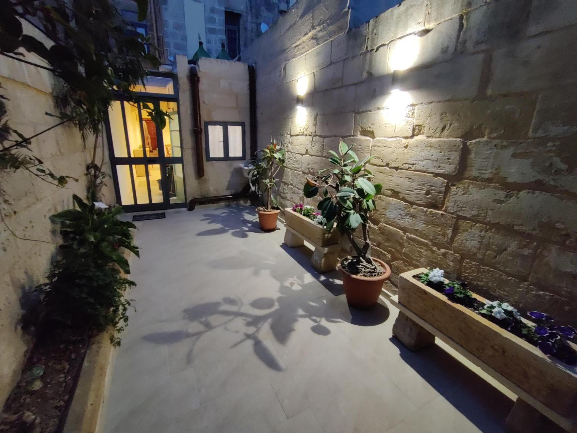 Peaceful Traditional Maltese Townhouse Luqa Luaran gambar